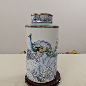 Jarrón de Porcelana y Templo de Diseño Moderno de Lujo Europeo Art Deco con Diseño de Pavo Real para Decoración del Hogar y la Cocina, Blanco y Verde Claro - Product Image 3