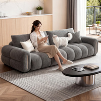 Sofá Moderno con Mechones, Tapizado en Tela de Pana Acanalada, con Reposabrazos con Detalles Metálicos, Color Gris Carbón Texturizado, para Sala de Estar