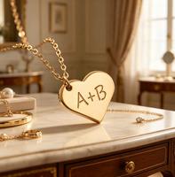 Collier avec pendentif en forme de cœur, bijoux gravables, collier personnalisé en acier inoxydable, plaqué or PVD, collier avec breloque en forme de cœur