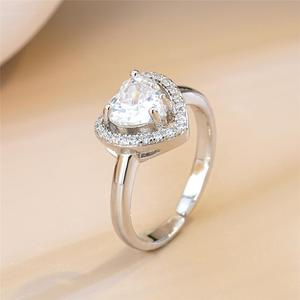 Anello regolabile a forma di cuore, design alla moda, elegante gioiello da indossare tutti i giorni - Product Image 5