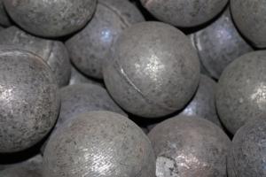 Bola de Molienda Forjada (C45) tamaño 20mm, 25mm Vinacasting Superficie Lisa Sin Grietas ni Agujeros Tecnología de Tratamiento Térmico de Alta Gama - Product Image 3