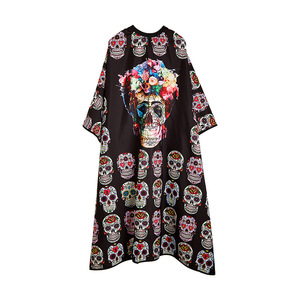 Capa de Peluquería Wanmei Extra Larga con Estampado de Calaveras Negras, Resistente, para Uso en Salón y en Casa - Product Image 5