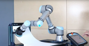El control de la fuerza de lijado y pulido ofrece una solución flexible que ajusta automáticamente el robot colaborativo UR3e 7e de 6 ejes - Product Image 2
