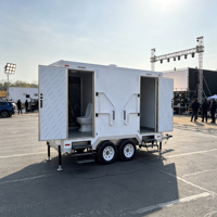 Cabine de toilettes modulaire portable en panneaux GRP avec revêtement de sol imitation bois pour les zones de terrasses de piscine et les clients des centres aquatiques
