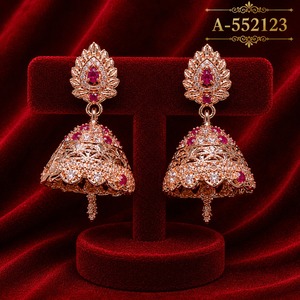 Boucles d'oreilles pendantes florales en alliage de zinc plaqué or avec zircon pour femme, idéales pour les soirées - Product Image 3
