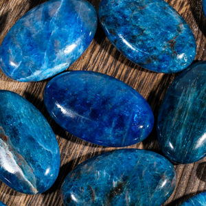 Pierres de palmier en <span class=keywords><strong>apatite</strong></span> <span class=keywords><strong>bleue</strong></span> plate cristal de guérison Feng Shui cristal artisanat pierre Mini pierres de palmier en <span class=keywords><strong>apatite</strong></span> <span class=keywords><strong>bleue</strong></span> en gros - Product Image 4