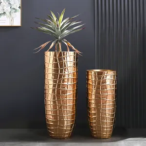 2024 nouveaux Vases cylindriques dorés en gros 90cm Vase de sol en or de luxe grand décor à la maison 36 pouces de haut jardinières en fibre de verre