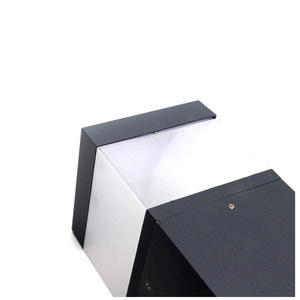 Lámpara de Jardín LED de Alta Calidad para Exteriores, Portalámparas E27, IP65 Impermeable, 10W, Tipo Bollard - Product Image 2
