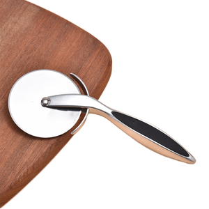 Neuerscheinung Hochwertiger Umweltfreundlicher WELLMES Tragbarer Handlicher Pizzaschneider aus Zinklegierung Einweg-Metallschneidewerkzeug für Zuhause - Product Image 2