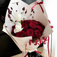 Papier d'emballage pour bouquet de ballet de style coréen pour la Saint-Valentin PVC PE enduit de paquets de cadeaux floraux de taille personnalisée pour chocolats