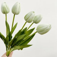 Fleurs artificielles tulipes à 5 têtes, toucher réel, directement de l'usine, nouvelle décoration d'intérieur populaire avec design floral au toucher réel, vente en gros