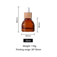 Botol Minyak Esensial Kosong Bentuk Persegi Amber 30ml Kelas Atas Baru dengan Penutup Kayu Bambu untuk Kemasan Cairan Esens