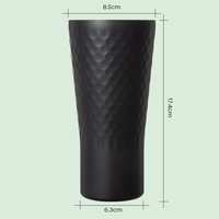 Mug à bière en acier inoxydable 304 à double paroi de 16 oz avec logo personnalisé, design texturé martelé et large ouverture pour un nettoyage facile, utilisation en bar