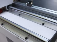 Taladro CNC de alta resistencia para bisagras con programación de posición de orificios para producción a gran escala