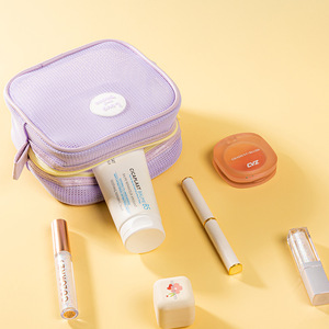 Bolsa de maquillaje cuadrada para viajes, bolsa de almacenamiento de maquillaje de gran capacidad, bolsa de maquillaje con un aspecto elegante. - Product Image 3