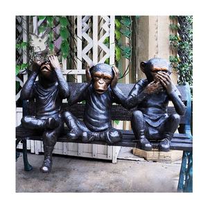 Estatua de Animal de Metal de tamaño real, estatua Popular de bronce de <span class=keywords><strong>tres</strong></span> <span class=keywords><strong>monos</strong></span> en banco para decoración de jardín al aire libre - Product Image 1