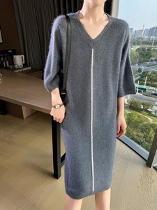 Vestido largo de terciopelo de visón, holgado, de lana, con cuello en V, para mujer, de punto, de manga tres cuartos, para otoño e invierno, venta al por mayor. - Product Image 3