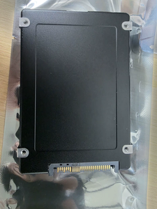 قرص تخزين صلب للمؤسسات بسعة 30.72 تيرابايت U2 NVMe PCIe Gen4 طراز MZWMO30THCLF-00AW7 سلسلة BM1743 عالي السعة - Product Image 2
