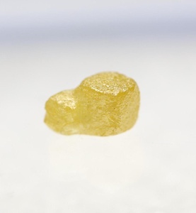 Diamante raro de 3.34 CT, natural, amarillo, sin cortar, para la exquisita colección de joyas Dream Diamond. - Product Image 1