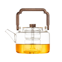 Vente en gros de bouilloire à thé en verre transparent de grande capacité Caractéristique commerciale Bouilloires à eau Manche en bois pichet pour infusion de fruits et thé