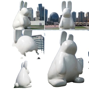 Gran Escultura de Conejo Pintada de Blanco en Acero Inoxidable - Product Image 3