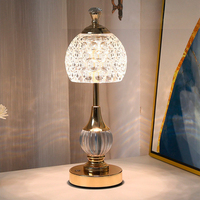 Lampe de bureau moderne et luxueuse en aluminium avec abat-jour doré, variateur tactile LED DC pour la maison et le bureau