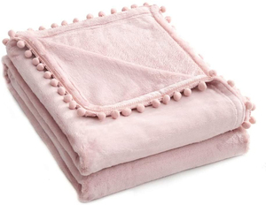 Manta de franela Rosa ecológica con pompones bonitos, Mantas y mantas de felpa con pompones de colores personalizados para bebés, niños y adultos - Product Image 1