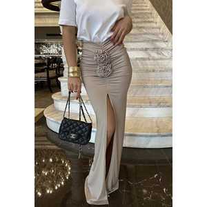 Jupe longue vintage en cuir beige avec détail rose, style portefeuille plissé, volants tricotés, imprimé décoratif, taille naturelle pour le printemps - Product Image 4