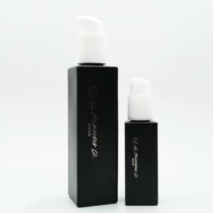 Botella de vidrio cuadrada para el cuidado de la piel, embalaje con bomba blanca, de 30ml, 40ml, 100ml, con logotipo de estampado en caliente personalizado, ecológico, color negro mate y rosa - Product Image 3