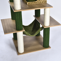 En gros Arbre à chat 168 cm multi-niveaux en bois avec niche en osier, poteaux à gratter en sisal et hamac en peluche OEM ODM