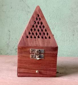 Quemador de Incienso de Madera Tallado a Mano con Diseño de Pirámide, Hecho a Medida, con Cierre, Ideal para Quemar Incienso - Product Image 1