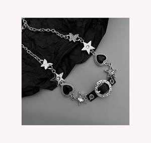 قلادة ضيقة من الماس الأسود Y2K قلادة جميلة وباردة للفتيات القوطية تصميم غير منتظم قلادة من الجلد الأسود - Product Image 1