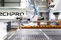 Centre de traitement CNC à double tête pour panneaux de porte composites, avec broche horizontale et ATC, pour le perçage de trous de serrures de porte