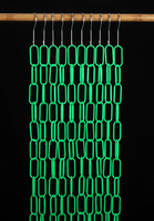 Rayonnages d'exposition pour magasins de détail et de vêtements, colorés, à rayures, avec crochets de suspension en plastique pour vêtements