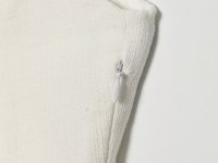Nouvelle robe mini chic sans manches pour femme, style décontracté et élégant, avec boucle décorative, collection 2026.