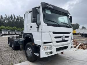 Camión Tractor Usado Sinotruk Euro2 Diésel 6X4 con Volante a la Izquierda, HOWO de 10 Ruedas, Capacidad de Carga de 21-30T, 371hp, Cámara Trasera de 360° - Product Image 1