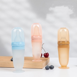 Ensemble de biberons en silicone magique 3-en-1 OEM, design unique, personnalisation d'usine pour les bébés de 0 à 12 mois, inclut cuillère et <span class=keywords><strong>tétine</strong></span> - Product Image 1