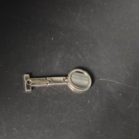 Accessoires de papeterie de luxe en fer, fermoir rond rouge floqué pliable de qualité supérieure pour couverture de carnet commémoratif, vente en gros