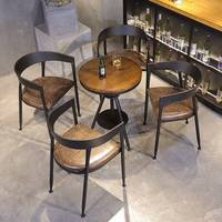 Café rétro, ensemble table et chaises décontractés, fer forgé, bois massif, balcon pour thé au lait, boutique de boissons fraîches, bar de style industriel