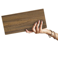 Plancher de terrasse extérieur en WPC co-extrudé produit en usine, composite bois-plastique, pour terrasses et sols de piscines extérieures
