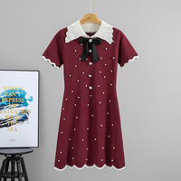 Robe Polo Élégante Noire Unie en Maille pour l'Été avec Col en Dentelle Blanche, Nœud et Ornements de Perles - Tenue Décontractée et de Soirée
