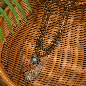 Collier pendentif à motif végétal en alliage de cuivre pour femme, chaîne longue décontractée avec breloque feuille et papillon, bijoux de mode - Product Image 3