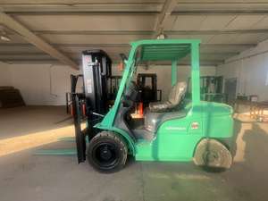 Offre spéciale Mini chariot élévateur diesel Mitsubishi FD40 d'occasion Transpalette automatique en parfait état de fonctionnement de 4 tonnes Original du Japon - Product Image 4