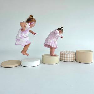 Pierres de marche en mousse souple compressible pour enfants, personnalisables OEM, jouet éducatif pour salle de jeux, blocs de jeu, mobilier - Product Image 1