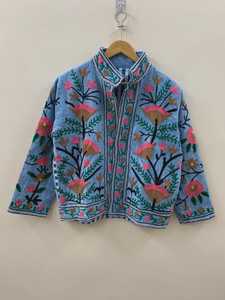 เสื้อแจ็คเก็ตกำมะหยี่ปักลายซูซานีสีเทาแบบอินเดีย ระบายอากาศได้ดี เหมาะสำหรับฤดูหนาว ติดกระดุม สไตล์โบโฮ สำหรับทั้งชายและหญิง เสื้อคลุมสไตล์ชาติพันธุ์สุดหรู เหมาะเป็นของขวัญ - Product Image 1