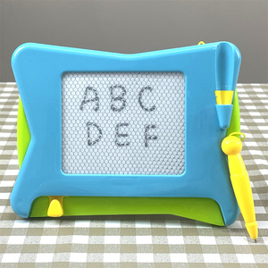 กระดาน<span class=keywords><strong>วาด</strong></span><span class=keywords><strong>ภาพ</strong></span>แม่เหล็กขนาดเล็กทำจากพลาสติกเส้นขยุกขยิกลบได้สีสันสดใส<span class=keywords><strong>สำหรับ</strong></span><span class=keywords><strong>เด็ก</strong></span> - Product Image 3