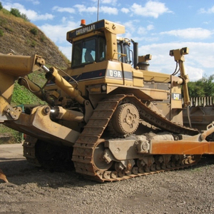Bulldozer sur chenilles d'occasion en bon état D9R/D9N avec un moment de charge élevé, capacité de bêchage de 10 m, garantie d'un an, en promotion - Product Image 1