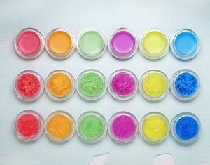 Vente en gros de <span class=keywords><strong>baume</strong></span> à lèvres logo personnalisé exfoliant doux naturel végétalien (5g + 5g) masque à lèvres en gelée double couche 2 en 1 gommage pour les lèvres - Product Image 2