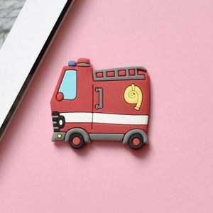 Cadeau promotionnel, prix de gros personnalisé, aimant de réfrigérateur en PVC, aimant de réfrigérateur en résine 3D personnalisé en forme de voiture - Product Image 4