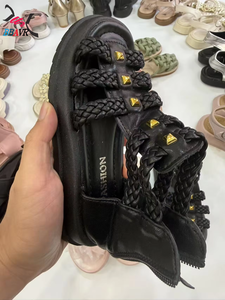 รองเท้าเด็กผู้หญิงขายส่งราคาถูก ของแท้จากแอฟริกา มีทุกฤดูกาล - Product Image 4